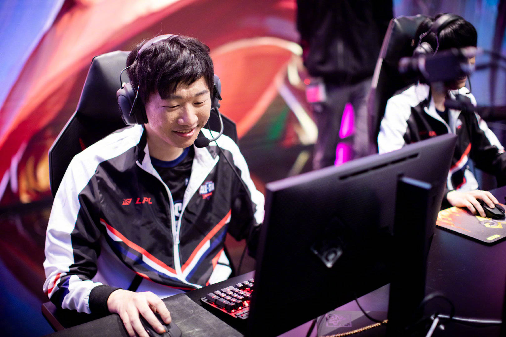 AYX SPORTS-Ning在FPX比赛中战术调整，险胜引发热议！-AYX SPORTS