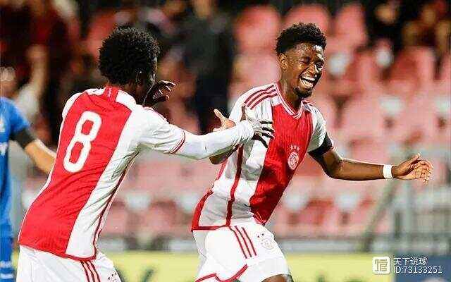 里程碑夜！阿贾克斯更衣室发声，欧联今晚刷纪录，质疑声仍在，资深球员宣示担当