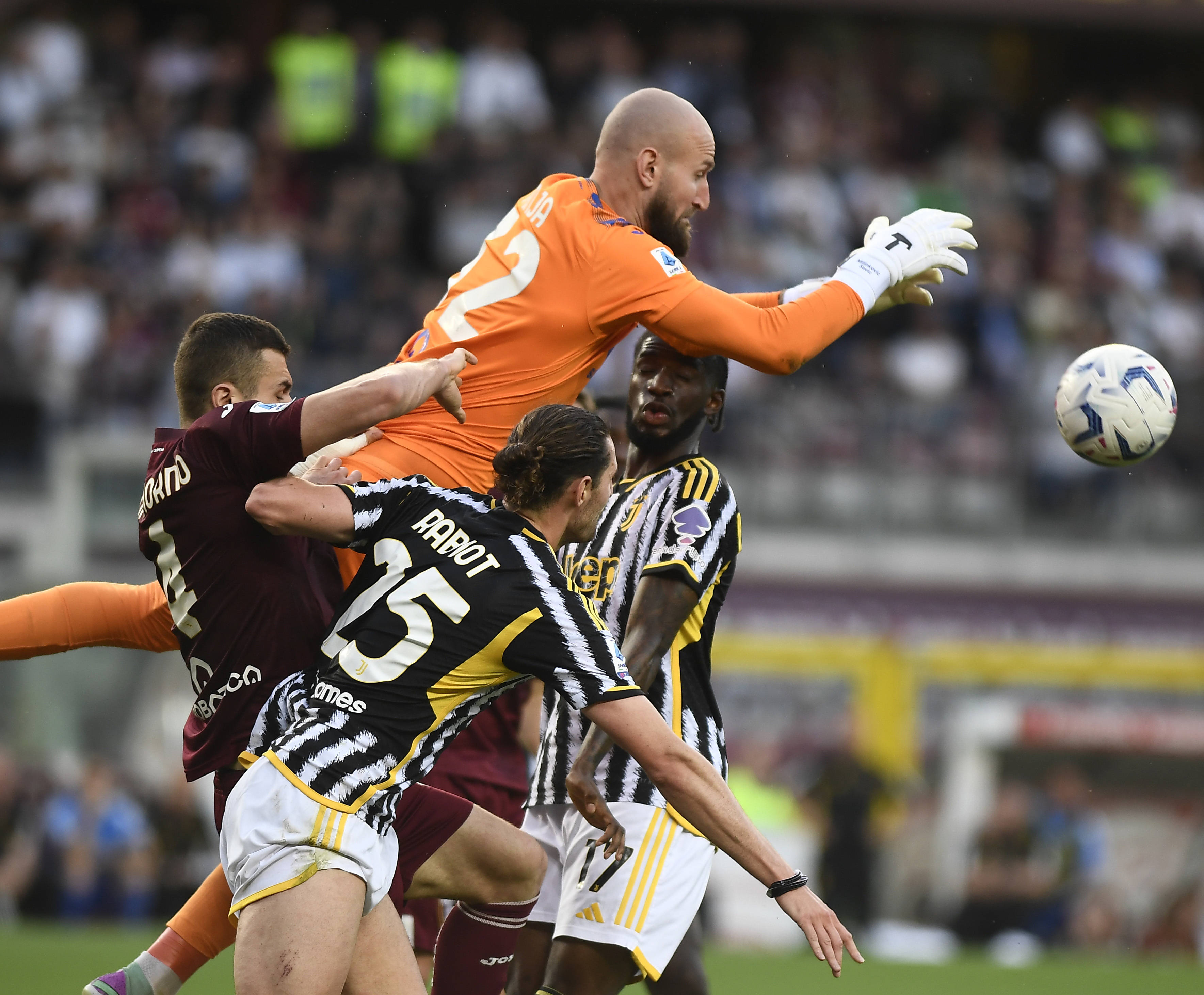 冲刺阶段摩纳哥备战意大利杯；造点机会细节曝光；信心回归；阵容厚度经受考验的简单介绍