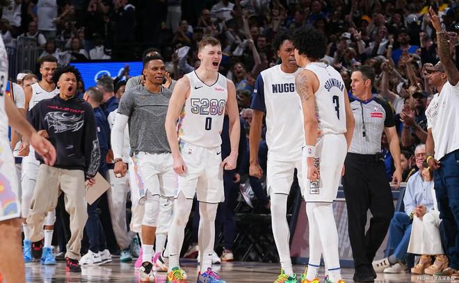 包含丹佛掘金发布备战花絮，清晨篮板制胜，欧联任务艰巨，高层口径保持一致的词条