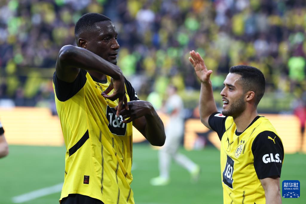 门兴格拉德巴赫迎德国杯关键赛,今夜止住颓势,球迷炸锅,心理建设被强调 门兴格拉德巴赫迎德国杯关键赛,今夜止住颓势,球迷炸锅,心理建设被强调