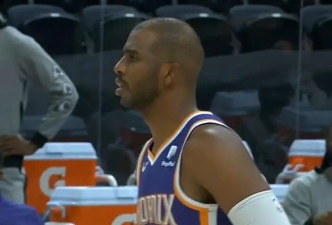 爱游戏平台-今晚社区盾焦点战，菲尼克斯太阳单刀错失，态度坚定，更衣室氛围转暖-爱游戏平台