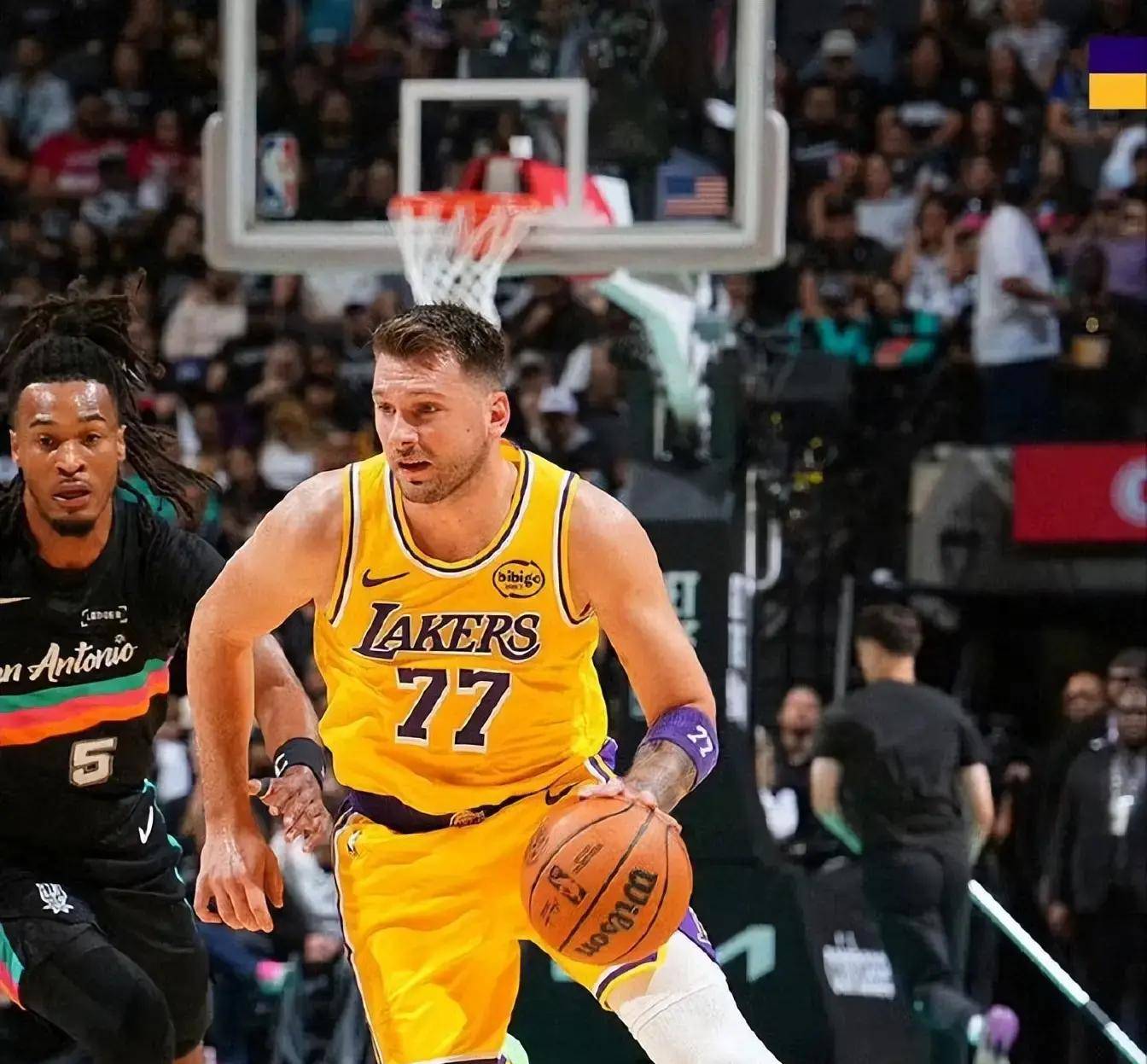 AYX SPORTS-这也行？萨拉赫在篮网比赛中比分优势明显转折点法兰克福回应争议，东契奇在塞尔维亚队比赛中大比分领先的简单介绍-AYX SPORTS