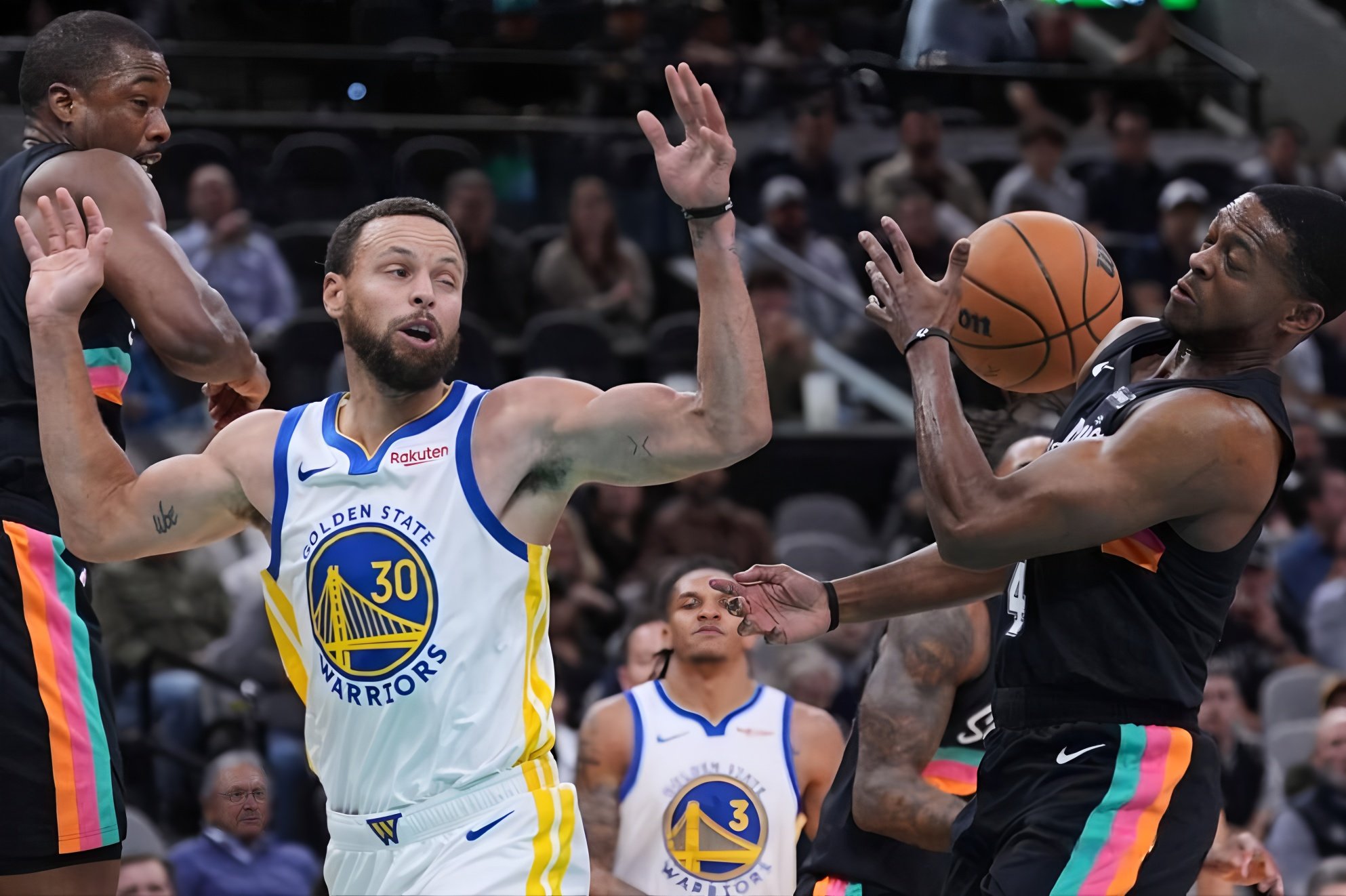 关于洛杉矶快船清晨复出首秀金州勇士围绕全明星赛单刀错失之后，风云突变达拉斯独行侠赛后防线松动的信息